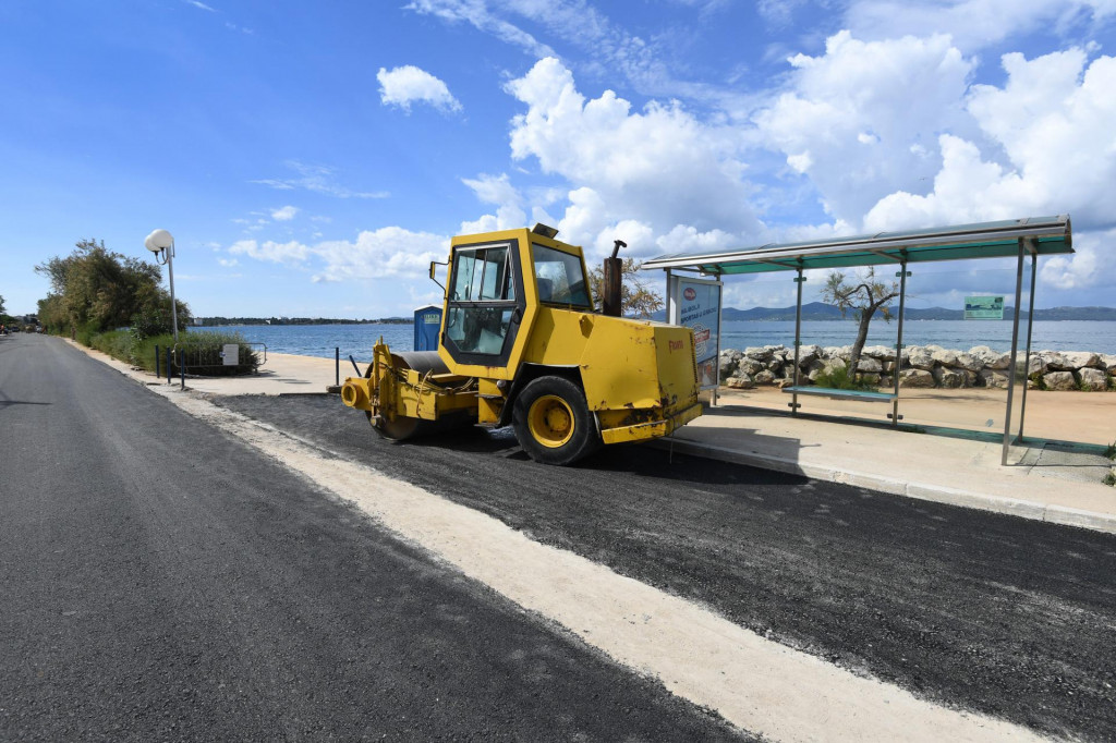 &lt;p&gt;Polaganje nosivog sloja asfalta na Krešimirovoj obali u Diklu&lt;/p&gt;