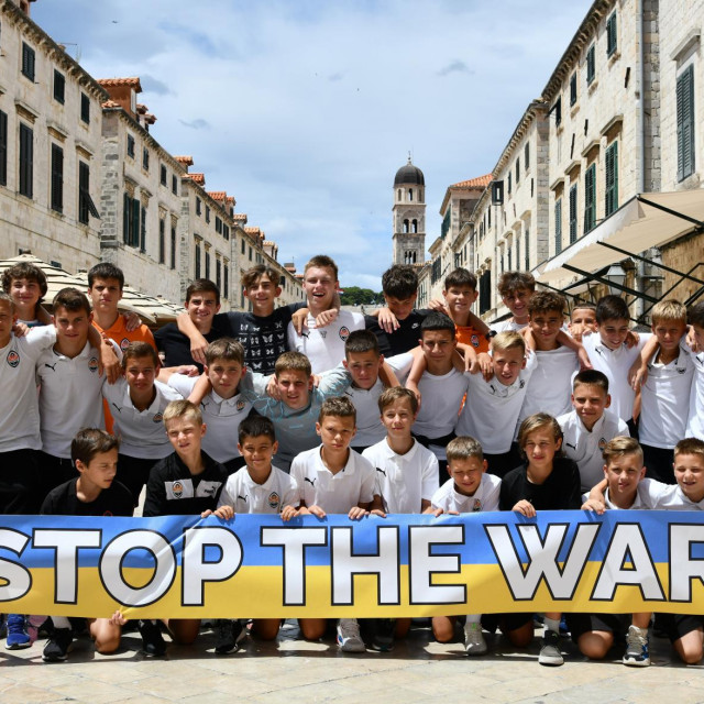 &lt;p&gt;Stop the war - mali nogometaši ukrajinskog Šahtara na Stradunu&lt;/p&gt;