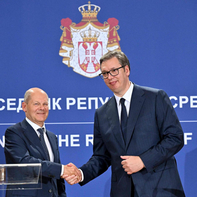 &lt;p&gt;Aleksandar Vučić i Olaf Scholz, srdačno rukovanje ili čvrsti stisak njemačkoga kancelara&lt;/p&gt;