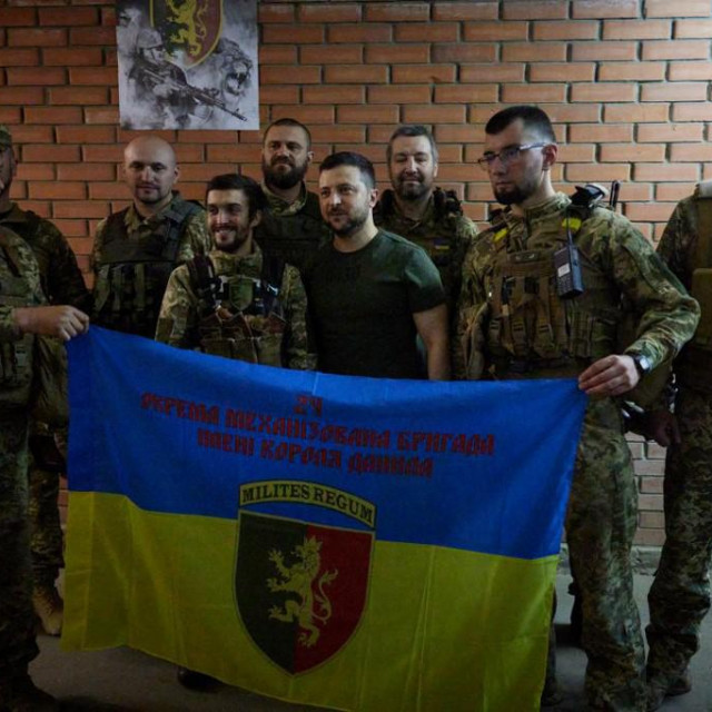 &lt;p&gt;Volodimir Zelenski nedavno s ukrajinskim borcima u Bakhmutu na istoku Ukrajine&lt;/p&gt;