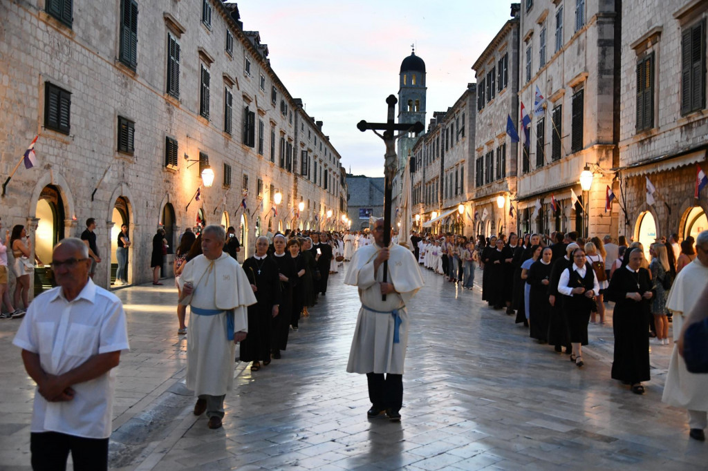 &lt;p&gt;Na blagdan Tijelova održana Sveta misa u katedrali uz tradicionalnu procesiju ulicama Grada&lt;/p&gt;