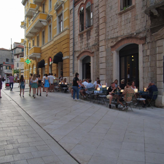 &lt;p&gt;Ilegalni štekat restorana Silk u Tončićevoj ulici&lt;/p&gt;