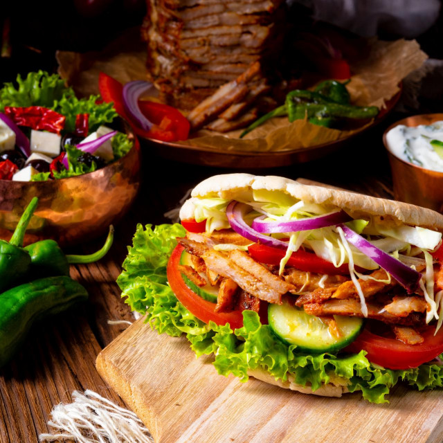 &lt;p&gt;Crunchy pita with grilled gyros meat. Various vegetables and garlic sauce&lt;/p&gt;
