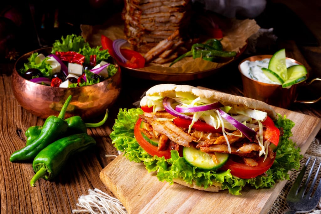 &lt;p&gt;Crunchy pita with grilled gyros meat. Various vegetables and garlic sauce&lt;/p&gt;