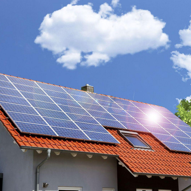 &lt;p&gt;solarni paneli na kućama = veća ušteda energije&lt;/p&gt;