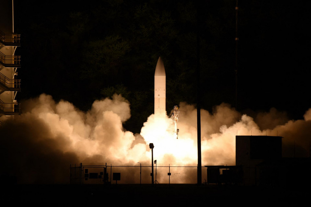 &lt;p&gt;Fotografija koju je objavila američka mornarica, hipersonična raketa lansirana iz Pacific Missile Range Facility, Kauai, Havaji,&lt;/p&gt;