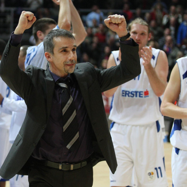 &lt;p&gt;Denis Pleslić kao trener Zadra 2009. godine&lt;/p&gt;