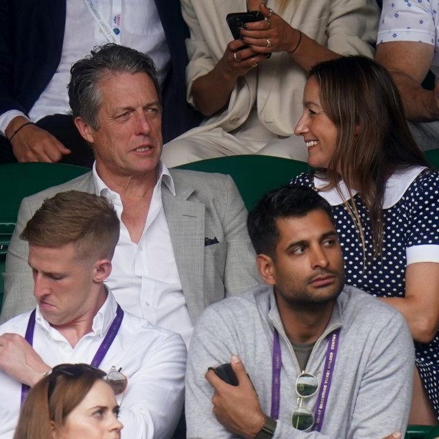 &lt;p&gt;Hugh Grant i Anna Elisabet Eberstein na  Wimbledonu&lt;/p&gt;