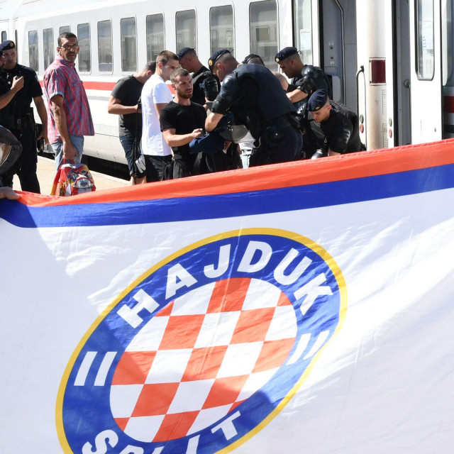 &lt;p&gt;Okupljanje na kolodvoru i polazak navijača Hajduka Bilim vlakom na utakmicu protiv Dinama u Zagreb, uz policijsku pratnju.&lt;br /&gt;
 &lt;/p&gt;