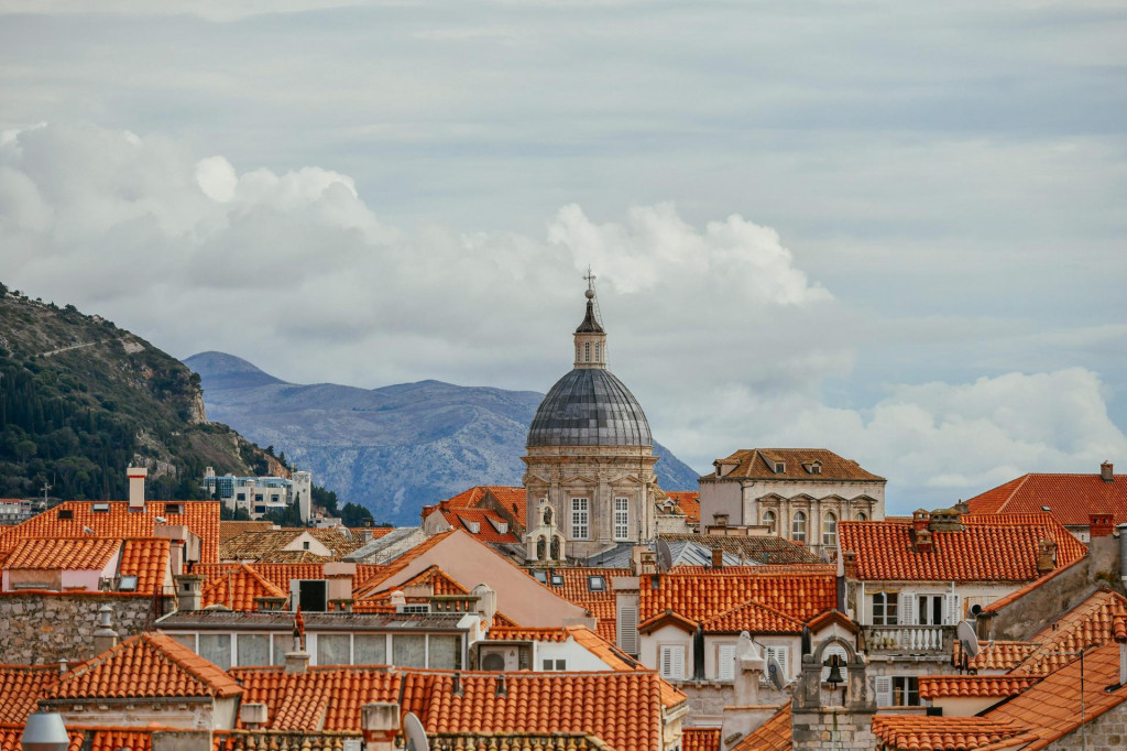 &lt;p&gt;Dubrovnik, 170222.&lt;br /&gt;
Prizori starog grada s gradskih zidina.&lt;br /&gt;