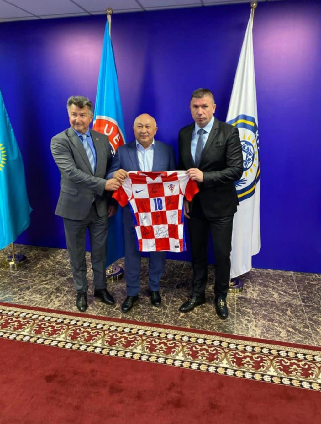 &lt;p&gt;Hrvatski veleposlanik Refik Šabanović, predsjednik Nogometnog saveza Kazahstana Adlet Barmakul i Ivica Pirić&lt;br /&gt;
 &lt;/p&gt;