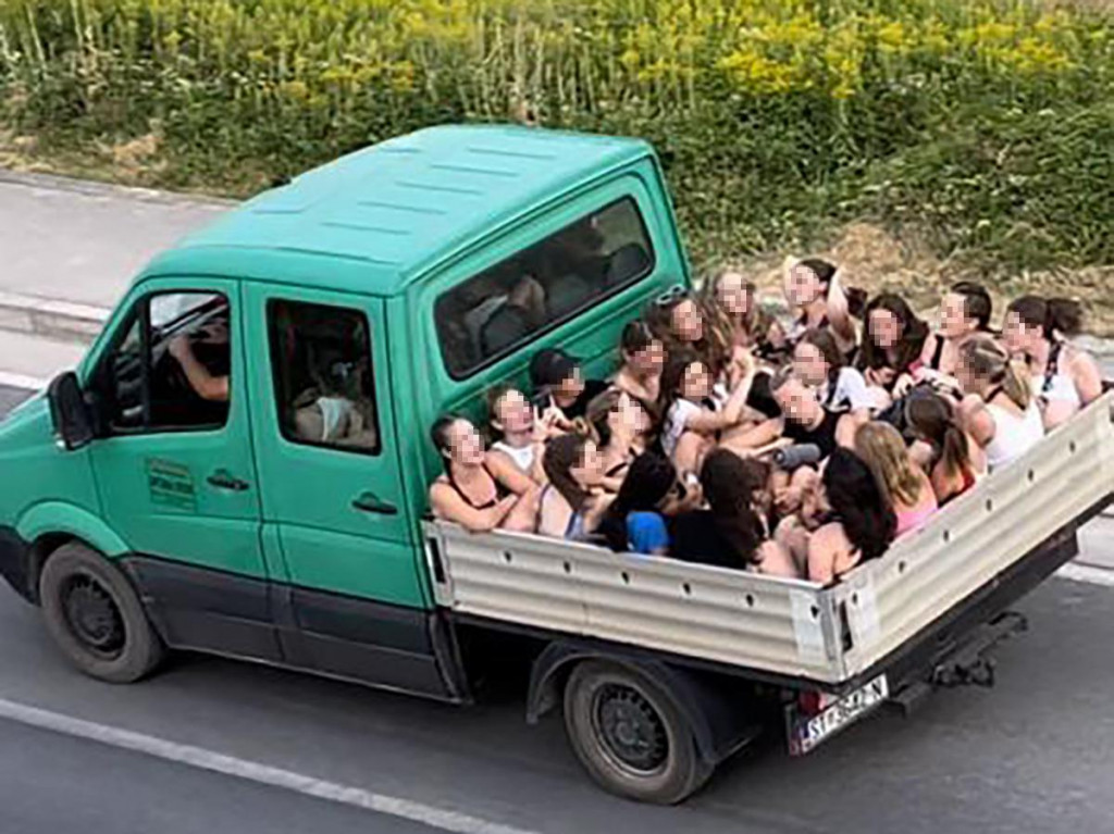 &lt;p&gt;Djeca su iz nesigurnog autobusa ukrcana u ”sigurni” koš općinskog kamiona&lt;/p&gt;