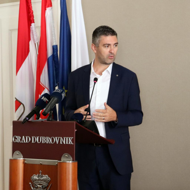 &lt;p&gt;Gradonačelniku Frankoviću ministrica Tramišak uručila ugovor vrijedan 11 milijuna kuna&lt;/p&gt;
