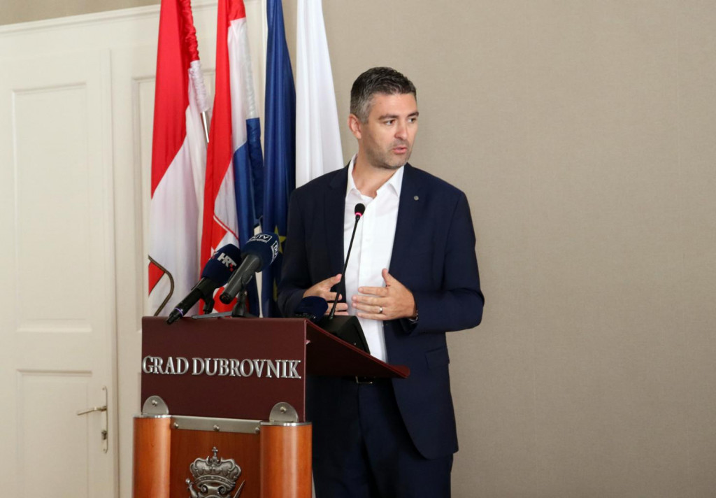 &lt;p&gt;Gradonačelniku Frankoviću ministrica Tramišak uručila ugovor vrijedan 11 milijuna kuna&lt;/p&gt;