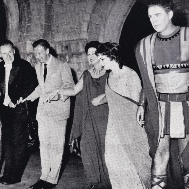 &lt;p&gt;Dirigent Boris Papandopulo, Benjamin Britten i nositelji glavnih uloga nakon premijere ”Lukrecije”, 1962.&lt;/p&gt;