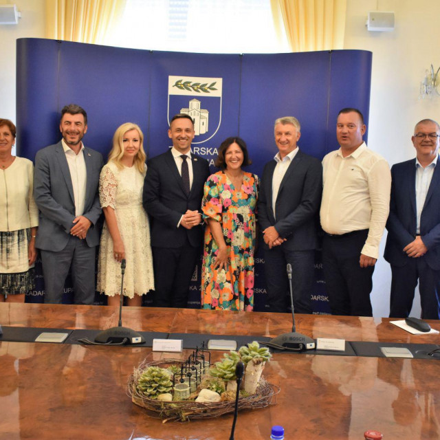 &lt;p&gt;Ministar Piletić u Domu Zadarske županije održao je radni sastanak sa županom Longinom i suradnicima&lt;/p&gt;
