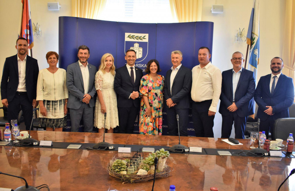 &lt;p&gt;Ministar Piletić u Domu Zadarske županije održao je radni sastanak sa županom Longinom i suradnicima&lt;/p&gt;