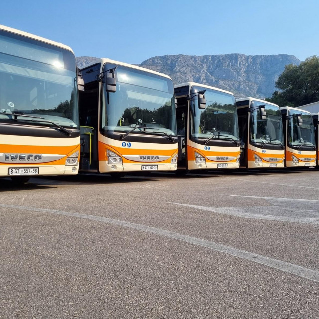&lt;p&gt;U Dubrovnik stiglo prvih sedam od 18 autobusa nabavljenih uz EU fondove, koristit će se na prigradskim linijama&lt;/p&gt;