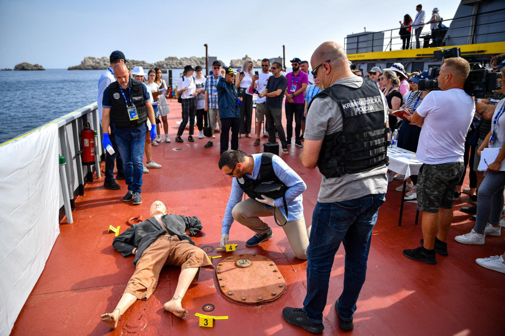 &lt;p&gt;Zanimljiv je studij forenzike, na fotografiji je rekonstrukcija ubojstva na brodu izvedena nedavno u Dubrovniku u sklopcu ISABS konferencije  Tonči Plazibat/Cropix&lt;/p&gt;