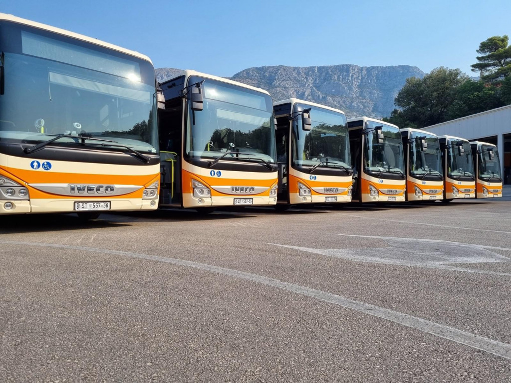 &lt;p&gt;U Dubrovnik stiglo prvih sedam od 18 autobusa nabavljenih uz EU fondove, koristit će se na prigradskim linijama&lt;/p&gt;