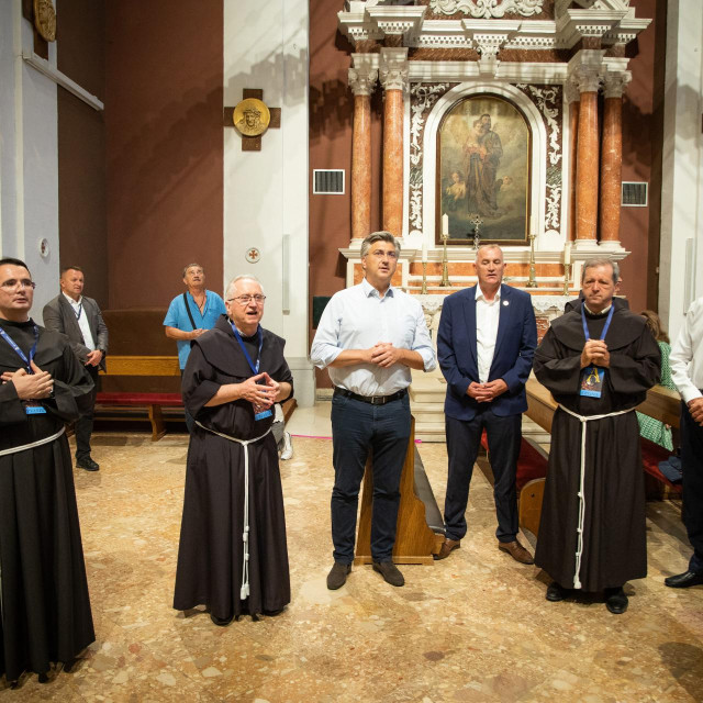 &lt;p&gt;Premijer Andrej Plenković susreo se sa gvardijanom sinjskog samostana fra Marinkom Vukmanom u crkvi Čudotvorne Gospe Sinjske&lt;br /&gt;
&lt;br /&gt;
&lt;br /&gt;
 &lt;/p&gt;