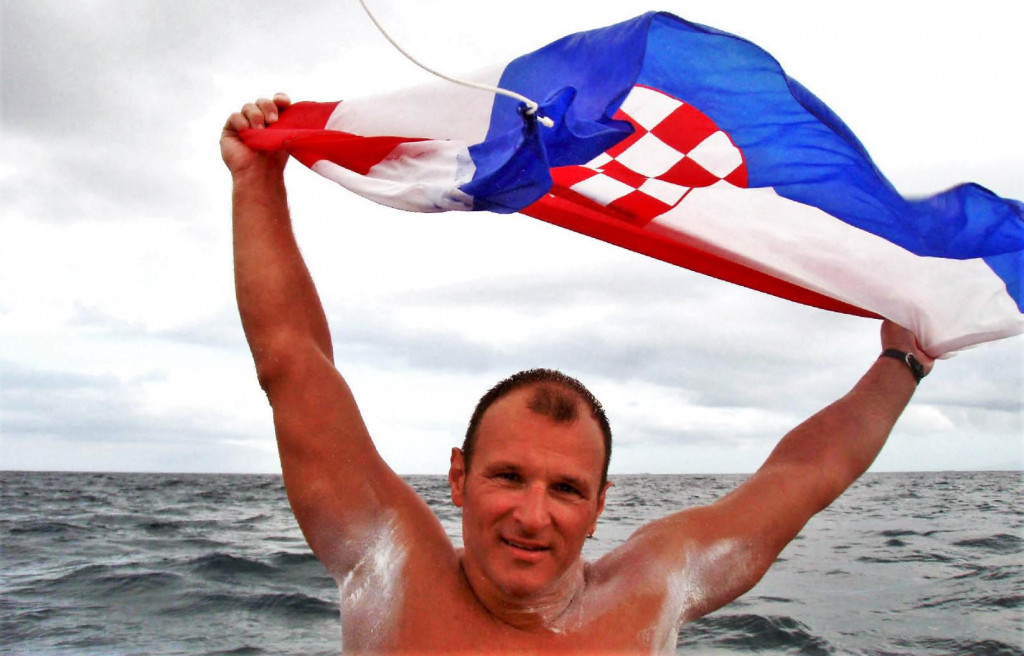 &lt;p&gt;Toni Pavicic Donkic - Briskula, legendarni hrvatski plivac i maratonac s hrvatskom zastavom nakon preplivanog Gibraltara&lt;/p&gt;