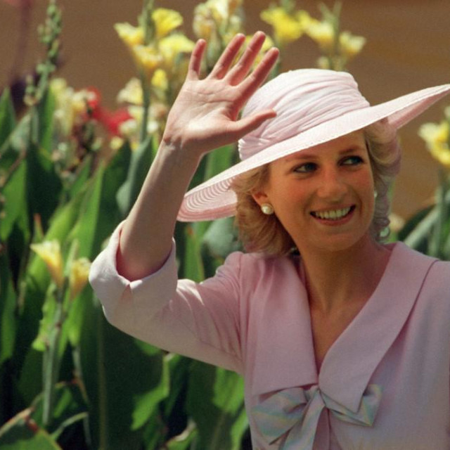 &lt;p&gt;Za ovu se odjevnu kombinaciju odlučila princeza Diana u posjetu Melbourneu 1988. godine&lt;/p&gt;