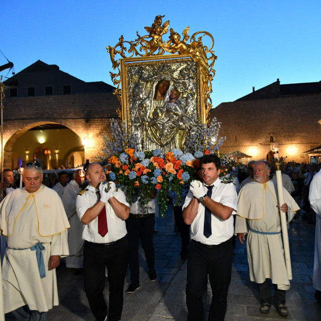&lt;p&gt;Sveta misa ispred katedrale i procesija do gradskog porta uz blagoslov plovila&lt;/p&gt;