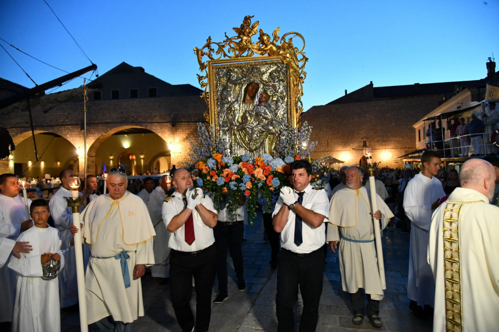 &lt;p&gt;Sveta misa ispred katedrale i procesija do gradskog porta uz blagoslov plovila&lt;/p&gt;