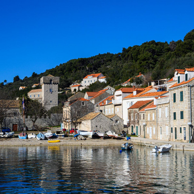 &lt;p&gt;Sipan,100222&lt;br /&gt;
Otok Sipan najveci je otok u skupini Elafiti kod Dubrovnika.&lt;br /&gt;
Na fotografiji: mjesto Sudjuradj&lt;br /&gt;