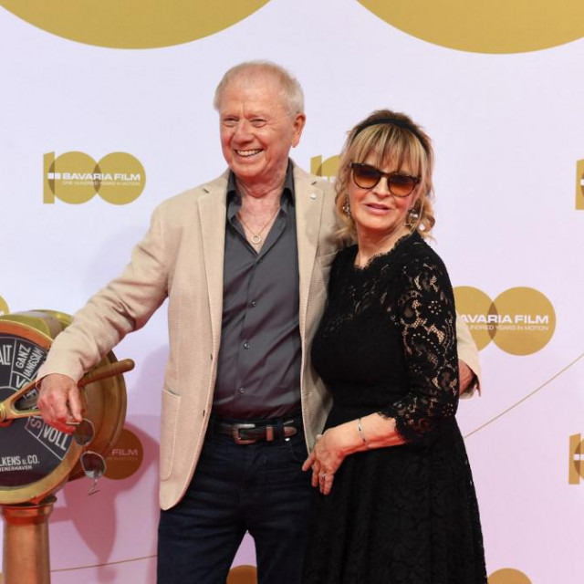 &lt;p&gt;Redatelj Wolfgang Petersen i njegova supruga Maria dolaze na Filmski festival u Minhenu 2019. godine&lt;/p&gt;