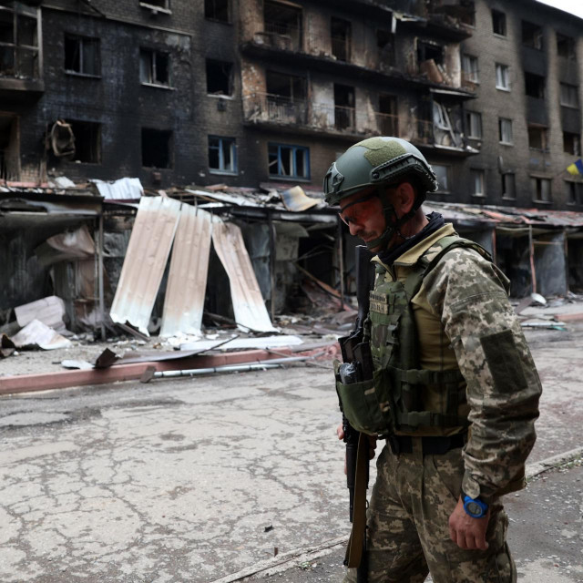 &lt;p&gt;Siversk u Donjecku - ukrajinski vojnik na ulici&lt;/p&gt;