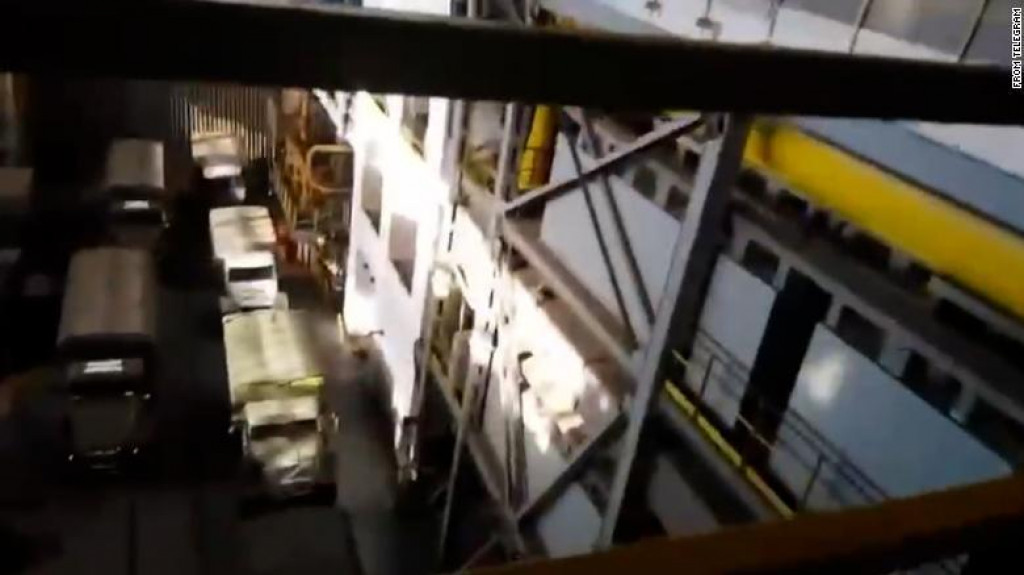 &lt;p&gt;Nove videosnimke snimljene dronom pokazuju premještanje ruskih oklopnjaka i kamiona sa streljivom u hale s turbinama reaktora, u očitom pokušaju da se ove iskoriste kao ”bunker”&lt;/p&gt;