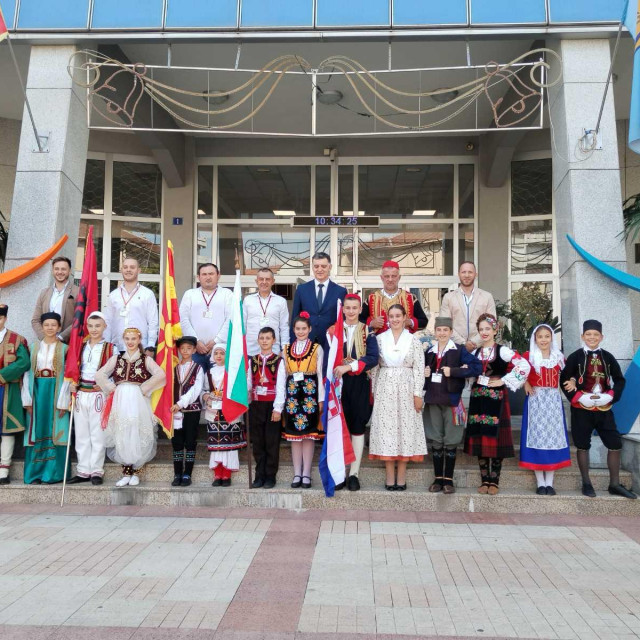 &lt;p&gt;Mališani Kulturno umjetničkog društva Sveti Juraj Osojnik sudjeluju na Međunarodnom festivalu folklora ”Kolo bez granica” u Tivtu&lt;/p&gt;