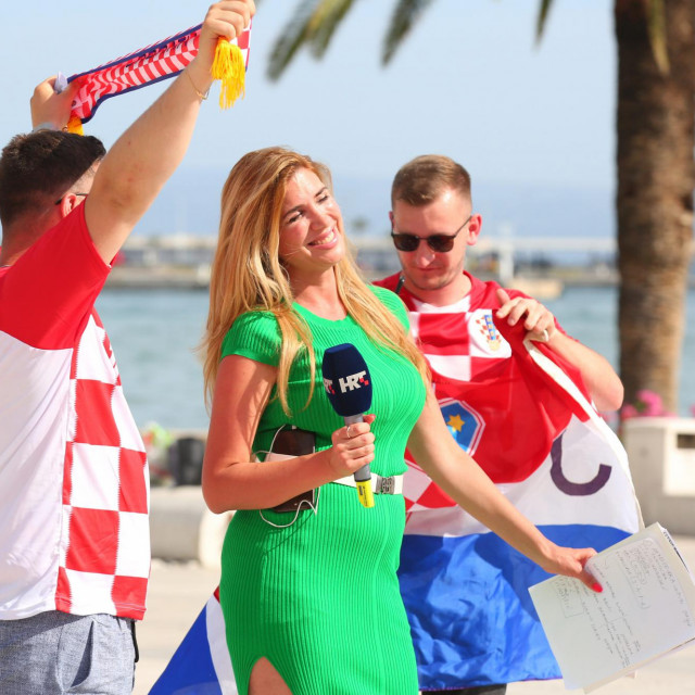 &lt;p&gt;Mirta okružena navijačima i fanovima na splitskoj Rivi pred nogometnu utakmicu između Hrvatske i Francuske&lt;/p&gt;