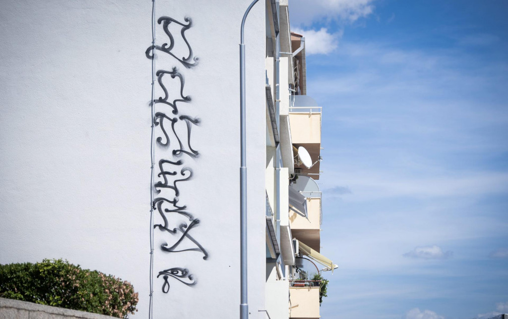 &lt;p&gt;&lt;br&gt;
Grafit na zgradi u ulici Dražanac&lt;br&gt;
 &lt;/p&gt;