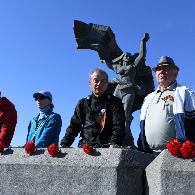 &lt;p&gt;Spomenik u Rigi snimljen prije tri godine - za većinu stanovnika Latvije on je simbol mrskog sovjetskog razdoblje, za rusku manjinu simbol pobjede nad nacizmom. U svemu što je uslijedilo poslije ne vide ništa sporno...&lt;/p&gt;