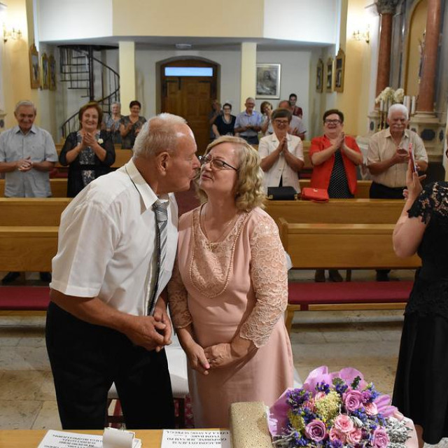 &lt;p&gt;Dunja i Ante Glamuzina proslavili su 50 godina braka i obnovili bračne zavjete&lt;/p&gt;