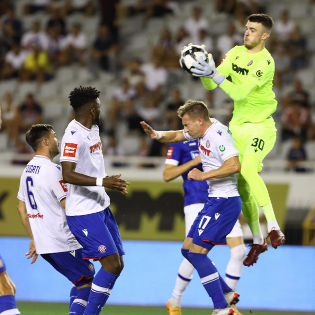 &lt;p&gt;Karlo Sentić iznad svih u utakmici 8. kola SuperSport HNL (Hajduk - Slaven Belupo 5:1)&lt;/p&gt;