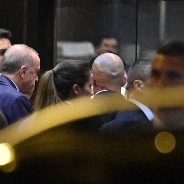 &lt;p&gt;Turski predsjednik Erdogan stiže u hotel Sheraton&lt;/p&gt;