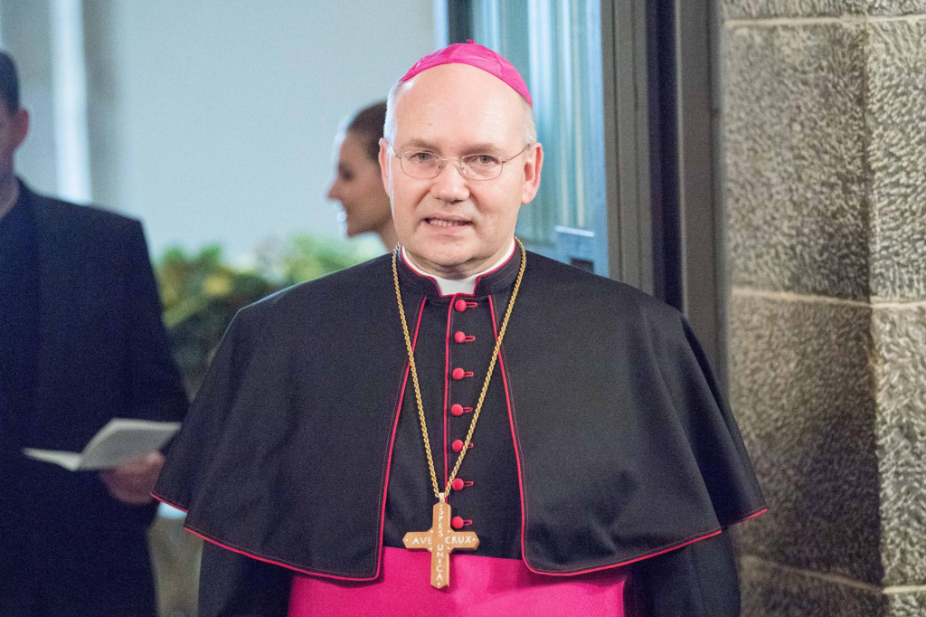 &lt;p&gt;Aachenski biskup Helmut Dieser kazao je kako je svjestan da Rim i dalje homoseksualnost smatra grijehom, dodavši da je taj koncept upitan&lt;/p&gt;