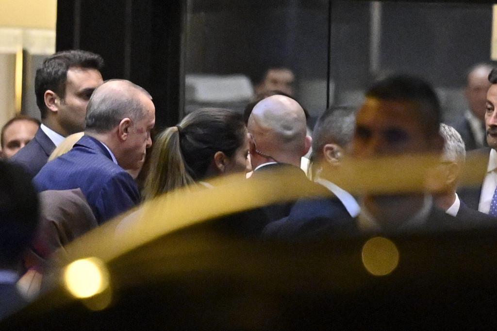 &lt;p&gt;Turski predsjednik Erdogan stiže u hotel Sheraton&lt;/p&gt;