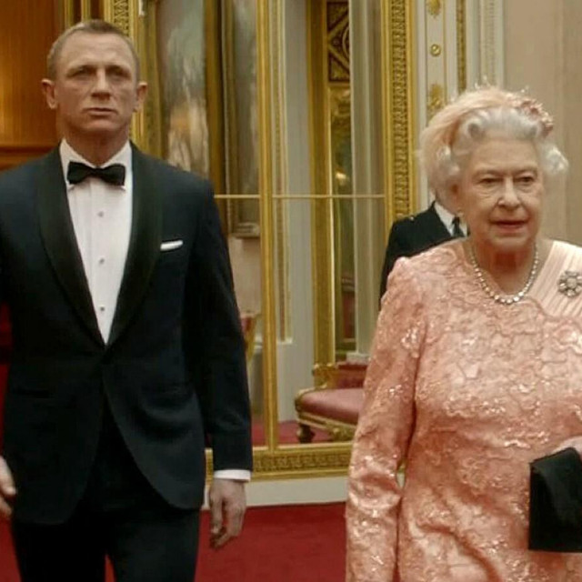 &lt;p&gt;James Bond je došao po kraljicu u Buckinghamsku palaču&lt;/p&gt;
