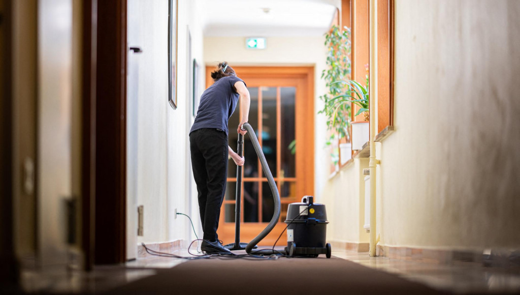 &lt;p&gt;31 May 2021, Hamburg: A woman vacuums a hallway in a hotel. From 01.06.2021, hotels in Hamburg will also be allowed to receive tourist guests again, but for the time being only at 60 percent of their capacity. Photo: Daniel Reinhardt/dpa (Photo by DANIEL REINHARDT/DPA/dpa Picture-Alliance via AFP)&lt;/p&gt;