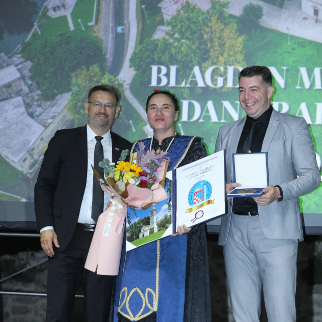 &lt;p&gt;Naša Mia s gradonačelnikom Daliborom Ninčevićem i Ivanom Andabakom, predsjednikom Gradskog vijeća&lt;/p&gt;