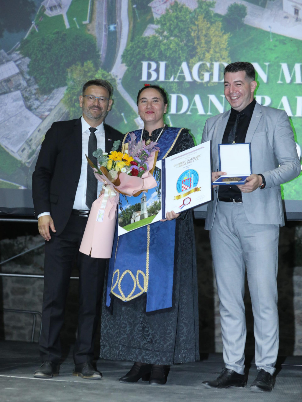 &lt;p&gt;Naša Mia s gradonačelnikom Daliborom Ninčevićem i Ivanom Andabakom, predsjednikom Gradskog vijeća&lt;/p&gt;