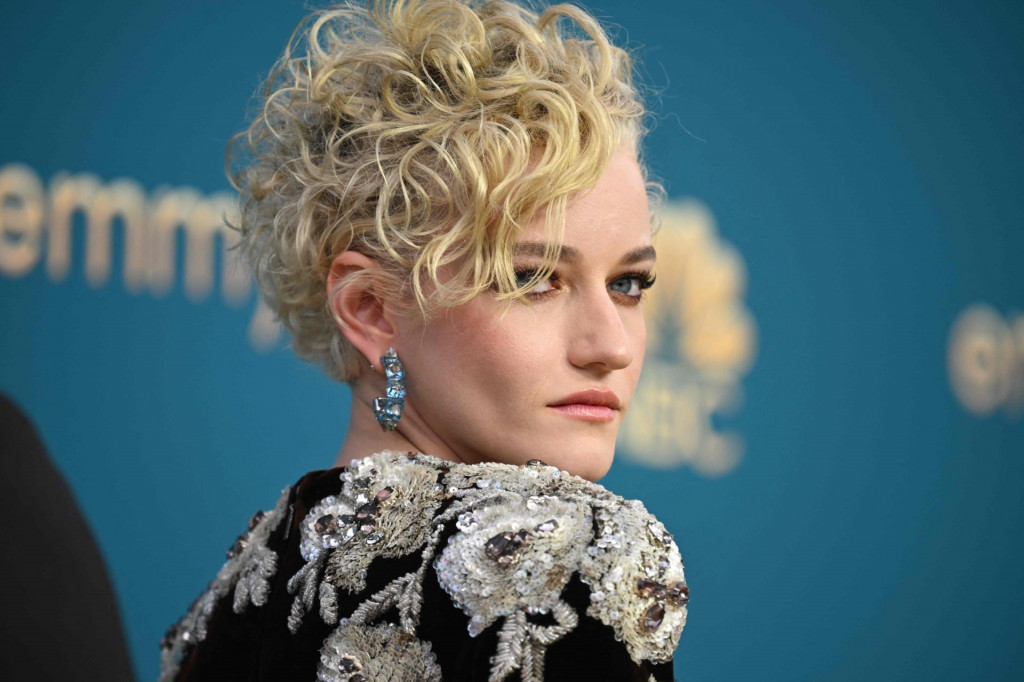 &lt;p&gt;TOPSHOT - Julia Garner arrives for the 74th Emmy Awards at the Microsoft Theater in Los Angeles, California, on September 12, 2022. (Photo by Robyn BECK/AFP)&lt;/p&gt;