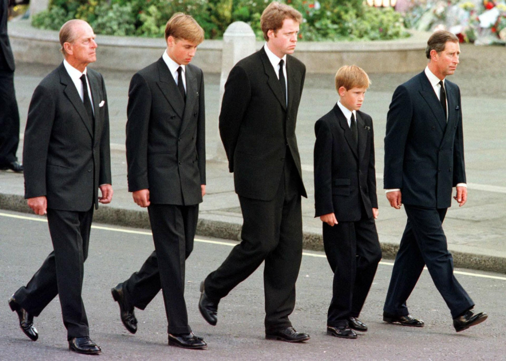 &lt;p&gt;William i Harry će danas s ocem pratiti lijes kraljice Elizabete II., bit će to podsjećanje na pogreb njihove majke, princeze Diane, 6. rujna 1997. godine&lt;/p&gt;