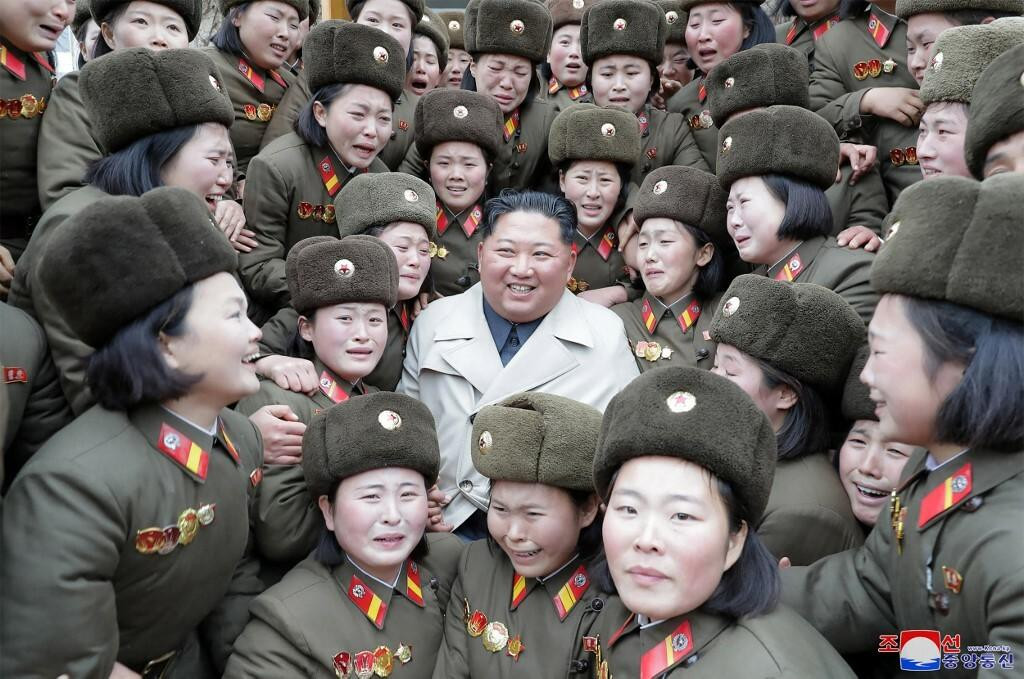 &lt;p&gt;Sjevernokorejke otvoreno obožavaju Kim Jong-una&lt;/p&gt;