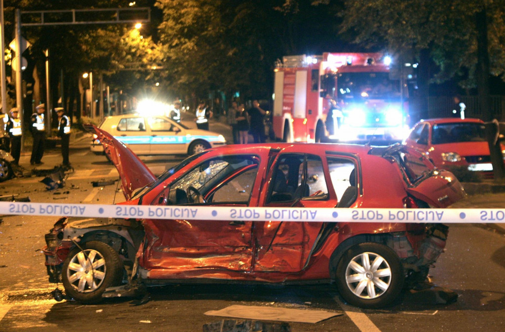 &lt;p&gt;Policijski očevid nakon nesreće: Renault Clio nakon sudara s Mercedesom kojim je upravljao Dražen Ladić&lt;/p&gt;
